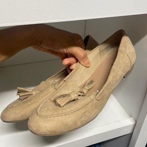 Women’s Tan flats